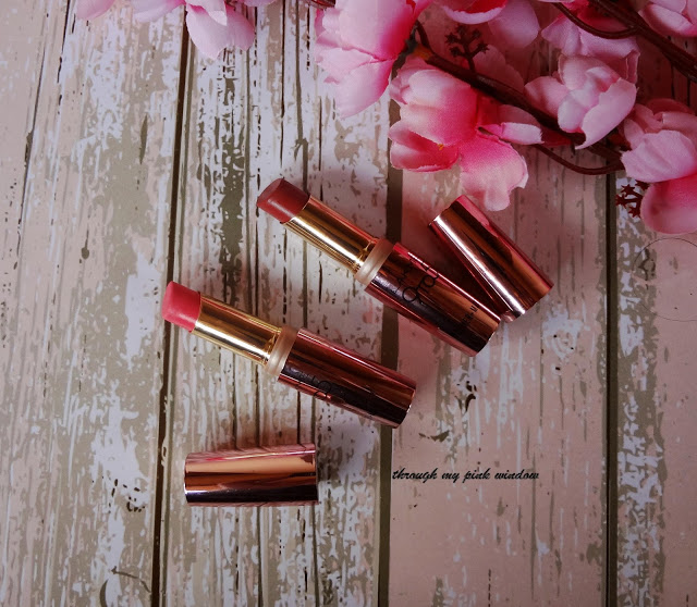 Review and Swatchs of Lakme 9 To 5 Primer + Matte Lipstick in M19 Blush Book And MP7 Rosy Sunday
