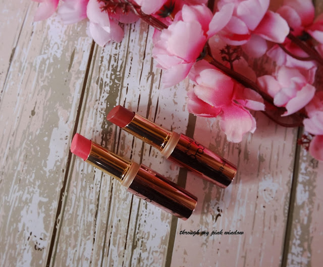 Review and Swatchs of Lakme 9 To 5 Primer + Matte Lipstick in M19 Blush Book And MP7 Rosy Sunday