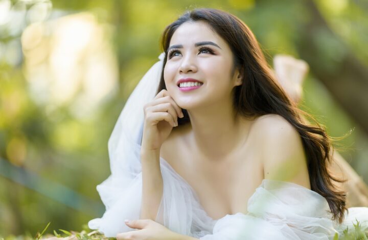 Effortless Glow: Mastering the Art of Light Makeup for a Fresh and Natural Look